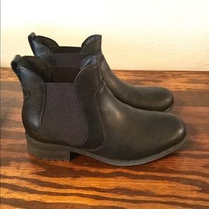 UGG Bonham Chelsea Boots